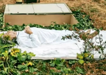 Spanjolli i përgatit funeralin vetes, hyn i gjallë në varr dhe… –