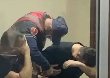 Seanca për përdhunimin e 26-vjeçares, të rinjtë kokëulur në Gjykatë –