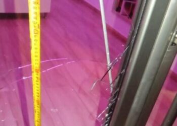 Tentoi të vidhte një dyqan telefonash, kapet në flagrancë 33-vjeçari –