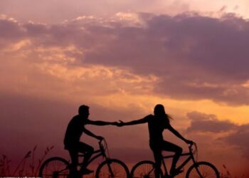 Kjo është diferenca ideale e moshës mes çifteve, sipas shkencës –