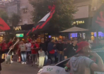 Me këngë dhe flamuj, tifozët “ndezin” kryeqytetin (VIDEO) –