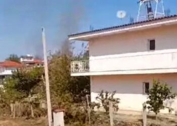 Fshati Kraps po përpihet nga flakët –