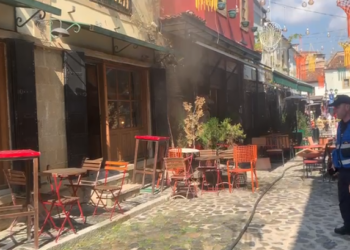 Përfshihet nga flakët lokali në qendër të pazarit të Korçës –