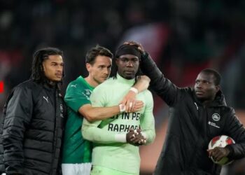 I pikëlluar nga vdekja e Duamenës, portieri i Ganës shpërthen në lot –