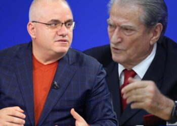 Kërkon të më vrasë me duart e të tjerëve –