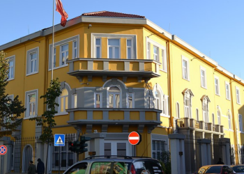 Dhuna nga edukatorja, Ministria urdhëron mbylljen e kopshtit –