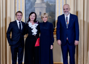 Darkë zyrtare me Macron, Rama publikon pamjet (VIDEO) –