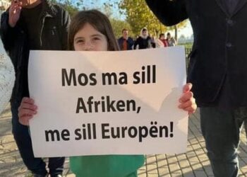 “Mos ma sill Afrikën, më sill Europën”, protesta e parë kundër kampeve të refugjatëve –