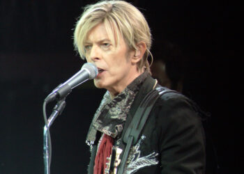 Çmim marramendës/ Teksti i shkruar me dorë nga David Bowie në ankand –