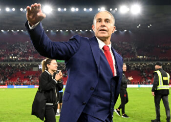 Shqipëria një hap larg Euro 2024, UEFA reportazh për Sylvinho/ “Shumë energjik, na jep…” –