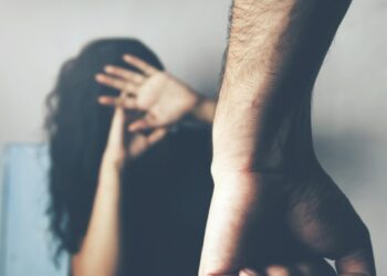 Tmerr në Greqi, 42-vjeçari abuzoi me 2 të rinj me aftësi të kufizuara –