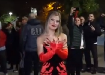 Shqipëri-Ishujt Faroe/ E veshur me flamurin kuqezi, tifozja e veçantë parashikon rezultatin –