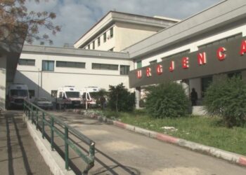 I riu bie nga lartësia në Durrës, në gjendje kritike për jetën –