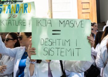 Gjykata Kushtetuese pezullon ligjin për studentët e Mjekësisë