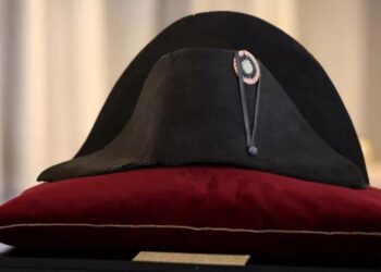 Kapelja e Napoleon Bonapartit shitet me vlerën marramendëse! –