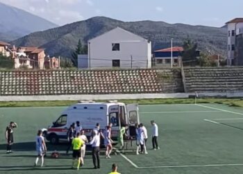 U përplas kokë më kokë me shokun, lojtari i Burrelit humb ndjenjat –