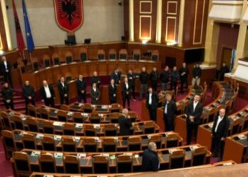 Po stërvitet garda për të luftuar opozitën, ja ç’pritet… –