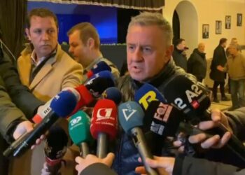 “La pas të qeshurën”/ Llakaj për ikjen e Zef Dedës: E parakohshme… –
