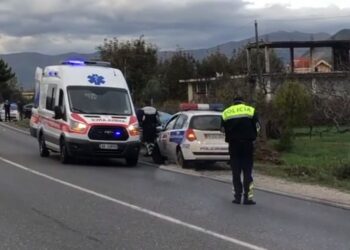 Aksident i rëndë, makina përplas për vdekje 50-vjeçarin me biçikletë