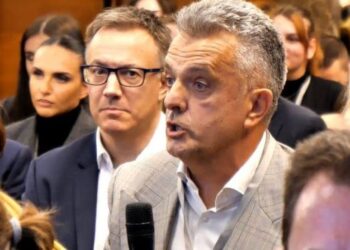 “A ke përgjegjësi për këto 10 vjet”, gazetari malazez ia “plas” Ramës në sy… –