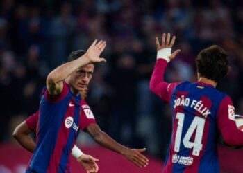 Lewandowski përmbys Alaves –