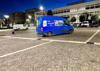 Protesta kundër kampit të refugjatëve, policia përplaset me të rinjtë për… –
