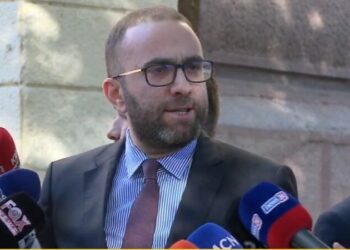 Mazhoranca socialiste po na shpie drejt akteve akstreme –