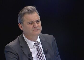 Shqiptarët kanë 2 mundësi, të ikin ose të votojnë… –