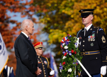 VIDEO/ Presidenti Biden ‘e humb’ sërish, nuk di se nga të shkojë… –