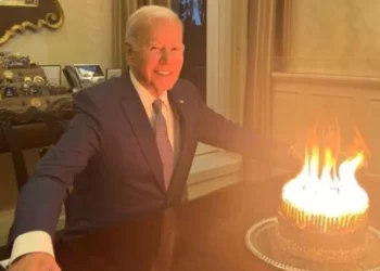 “Si porta e ferrit…”, rrjetet sociale kundër tortës së Joe Biden –