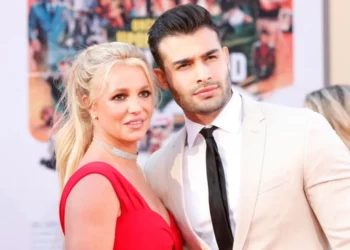 Britney shumë pranë finalizimit të divorcit me ish-bashkëshortin –