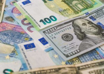 Kursi i këmbimit/ Zbuloni me sa bihen e shiten euro dhe dollari sot –