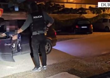 Lëvizte me pistoletë, vihet në pranga 17 vjeçari në Durrës –