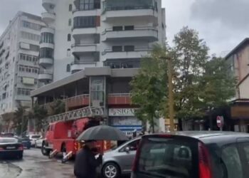 Pas rastit të Vlorës, edhe një i ri hidhet nga ballkoni në Durrës