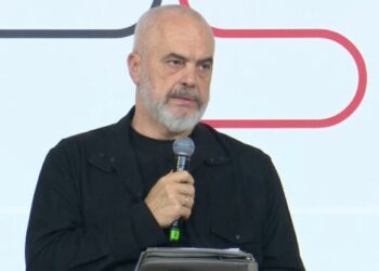 Paguani tarifën e studimit, pastaj ikni –