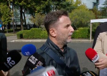 Milici fashiste…/ Replikon keq edhe me gazetarët –