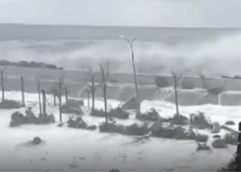 Stuhia ‘apokaliptike’ godet Krimenë, era arrin shpejtësinë 144 km/orë –