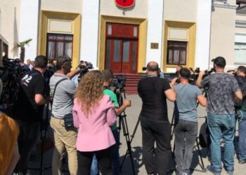 U penguan nga Garda, gazetarët letër Nikollës e Ballës: Ndërhyni… –