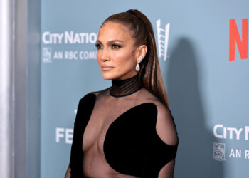 Jennifer Lopez “dje” Instagram me pozat sensuale –