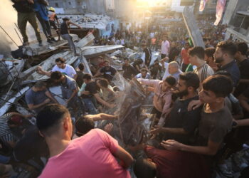 Izraeli bombardon kampin e refugjatëve Magzah në Gaza, 51 të vrarë –