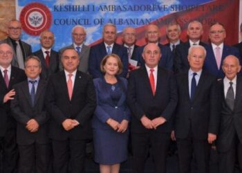 Kampet e emigrantëve në Shqipëri, reagon Këshilli i Ambasadorëve –