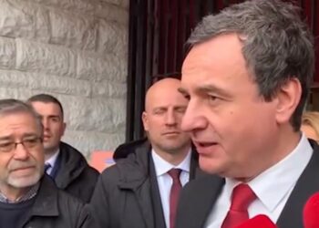 Kurti uron Pavarësinë nga Vlora, i shmanget pyetjeve për Ramën –