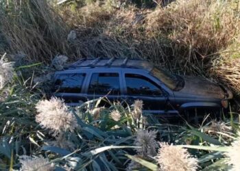Përplasen dy fouristrada në Lushnje, njëra përfundon në kanal –