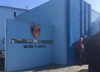 EMRI/ Plagosi me thikë bashkëshorten, arrestohet 48-vjeçari –