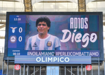 Përkujtohet legjenda e futbollit, Diego Armando Maradona –