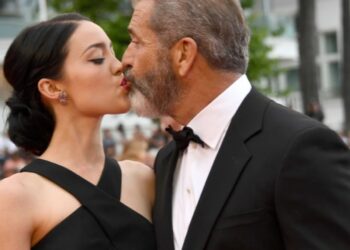 34 vite më e re, Mel Gibson mbron marrëdhënien me të dashurën –