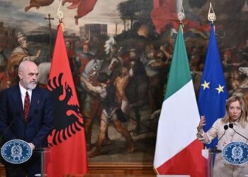 Kampet e refugjatëve, Italia i jep Shqipërisë 16.5 mln euro paradhënie –
