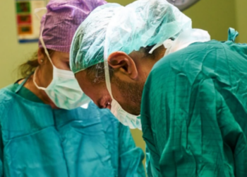 Ndodh edhe kjo! Mjeku lë në mes operacionin sepse nuk i sollën…. –