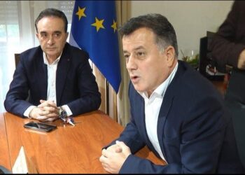 Bllokohet “Siguria”/ Noka në vendin e kryetarit, PS e kalon online –