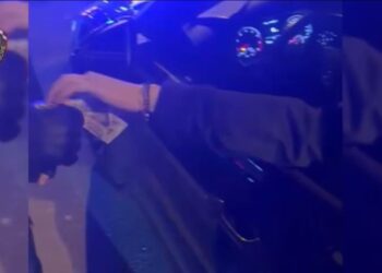 VIDEO/ Tenton të korruptojë policët, arrestohet shoferi i dehur –